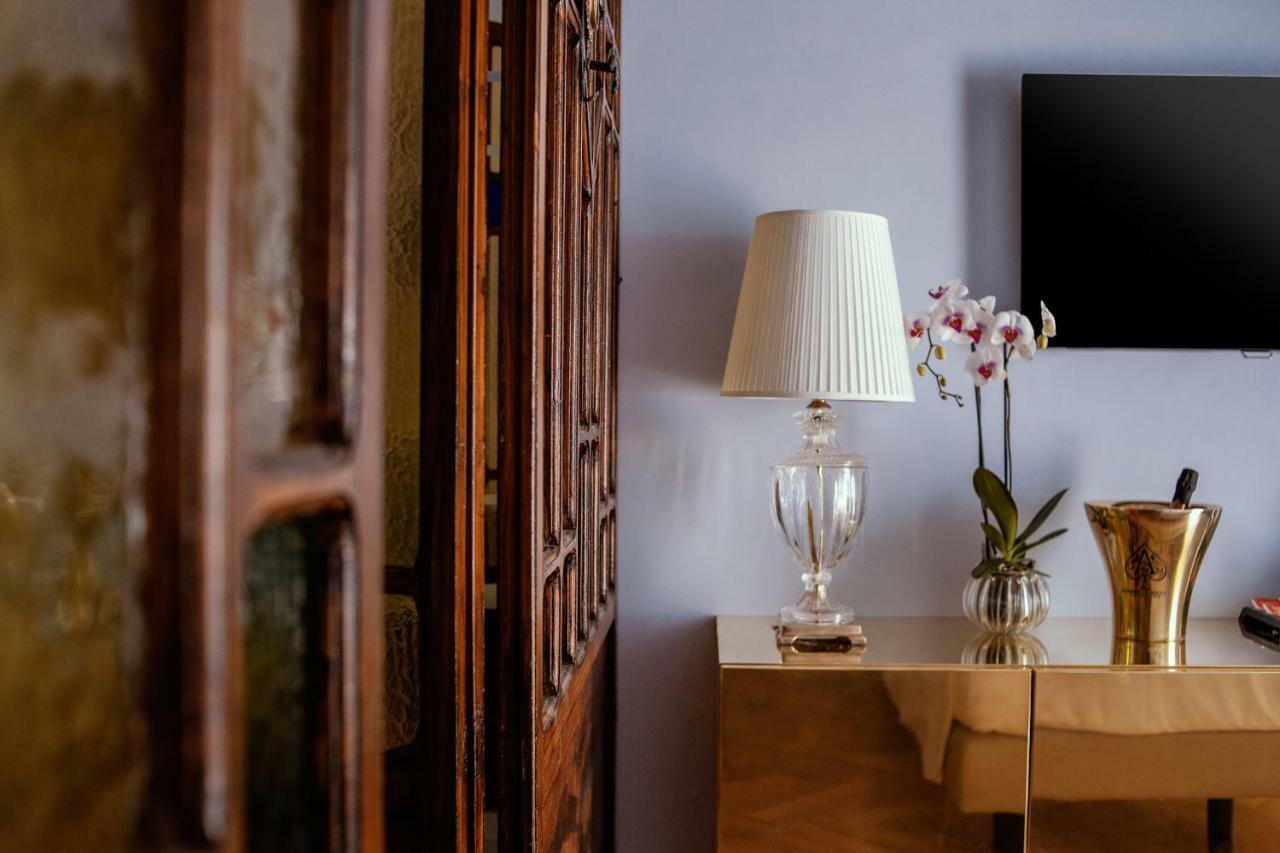 Palazzo Dei Grifoni - Luxury Suites - Сан Бенедето дел Тронто Екстериор снимка